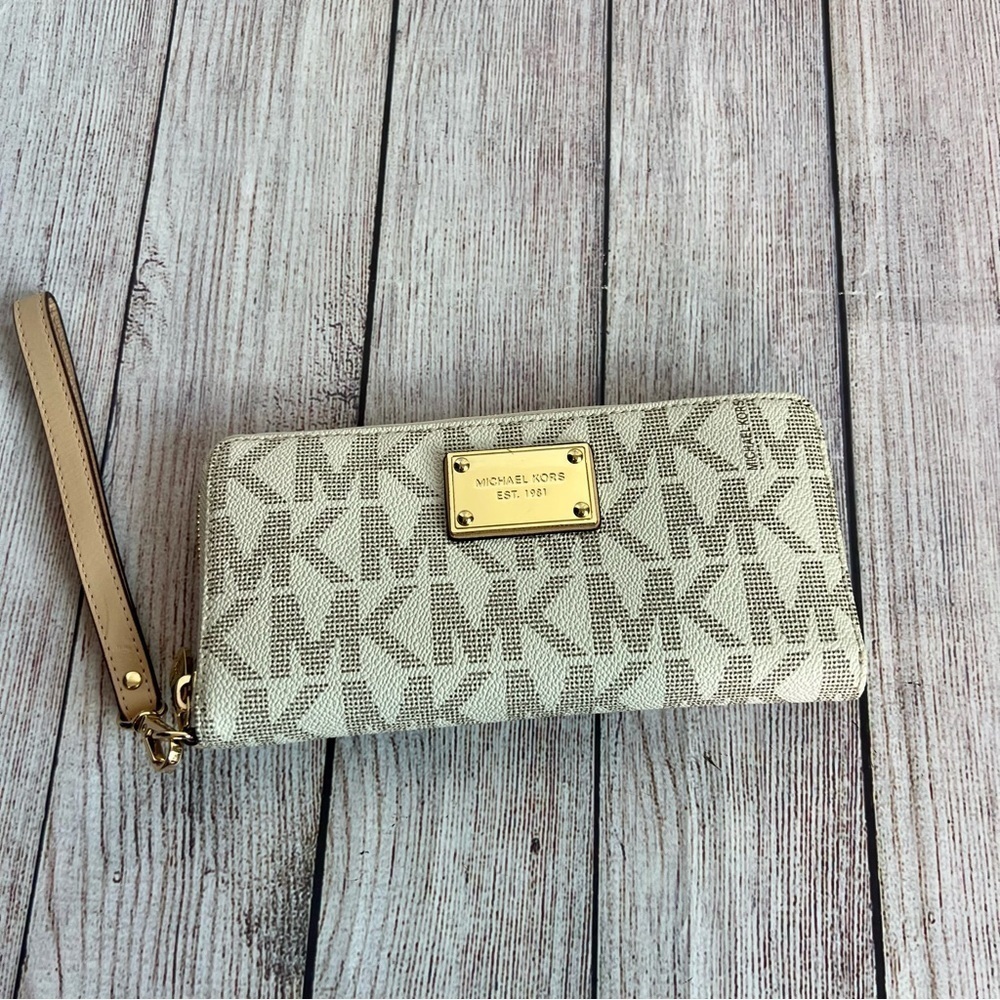 Michael Kors Signature Jet Set Wristlet Wallet